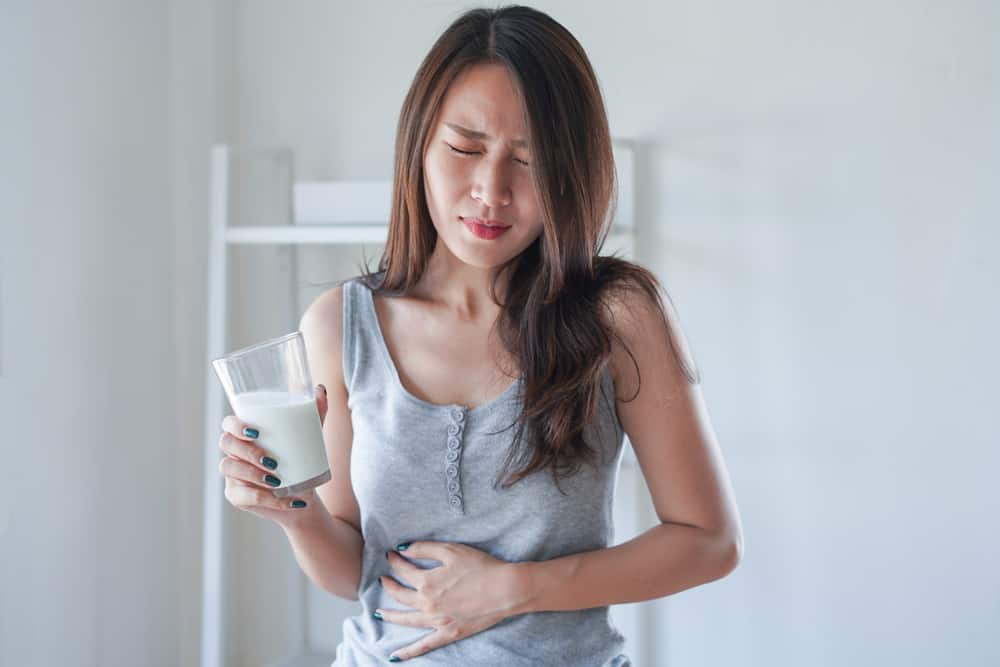 우유 알레르기, 성인기에 나타날 수 있으며 증상은 무엇입니까?