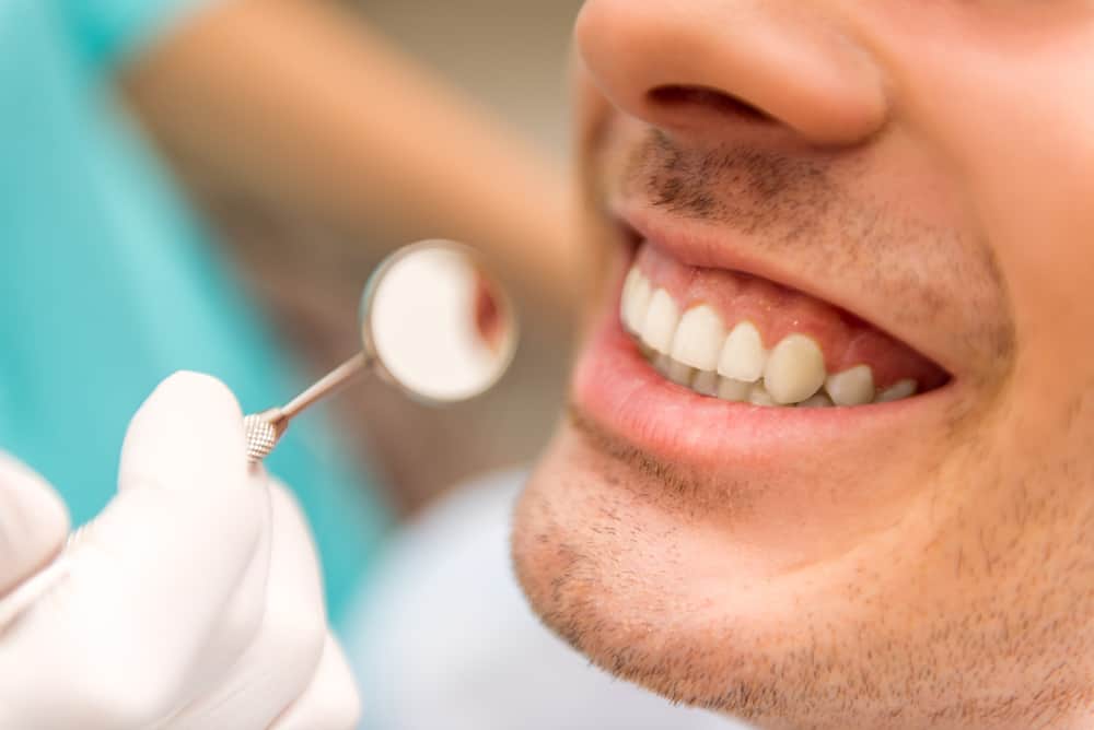 5 Krankheiten, die in der Gesundheit Ihres Körpers lauern, wenn Sie faul sind, Ihre Zähne zu putzen