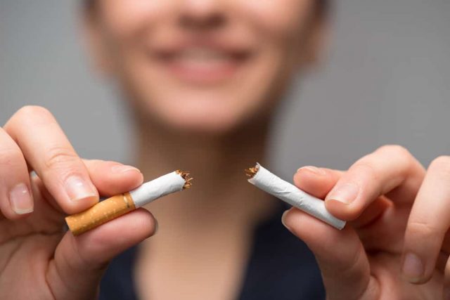 4 вида лекарств в аптеке, которые помогут бросить курить