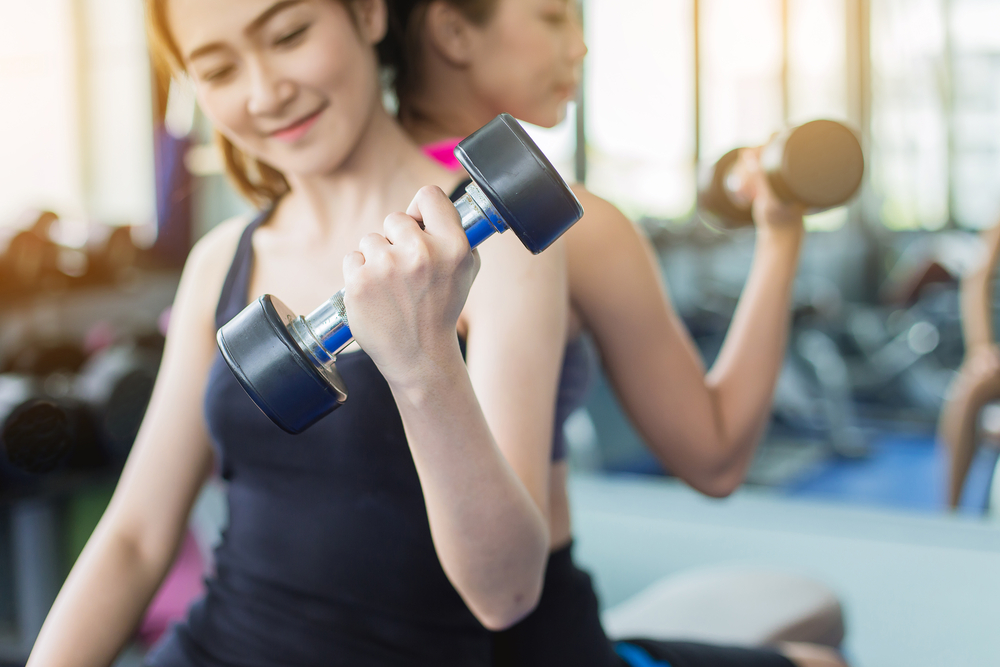 5 poderosos ejercicios de levantamiento de pesas para ganar peso
