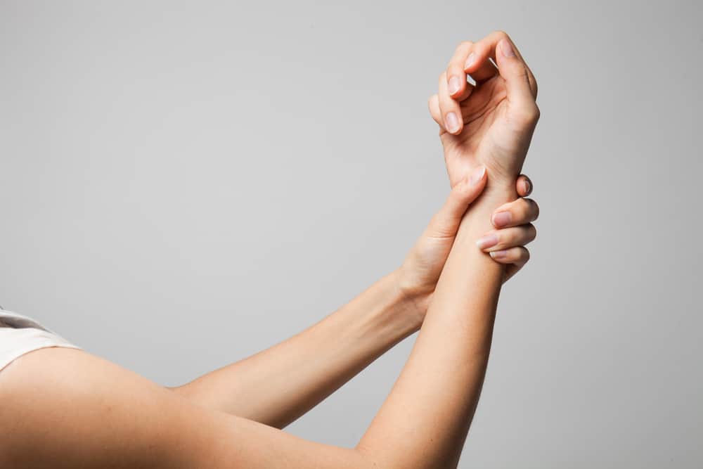 7 movimientos de estiramiento para prevenir el dolor de muñeca