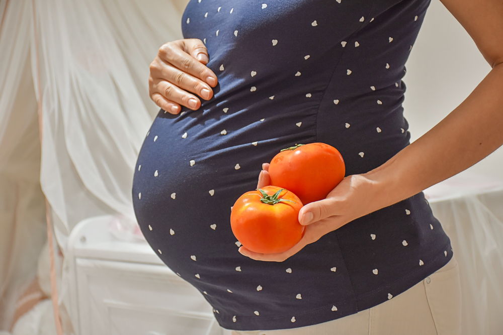 10 beneficios de los tomates para mujeres embarazadas, uno de ellos evita que los bebés nazcan con defectos