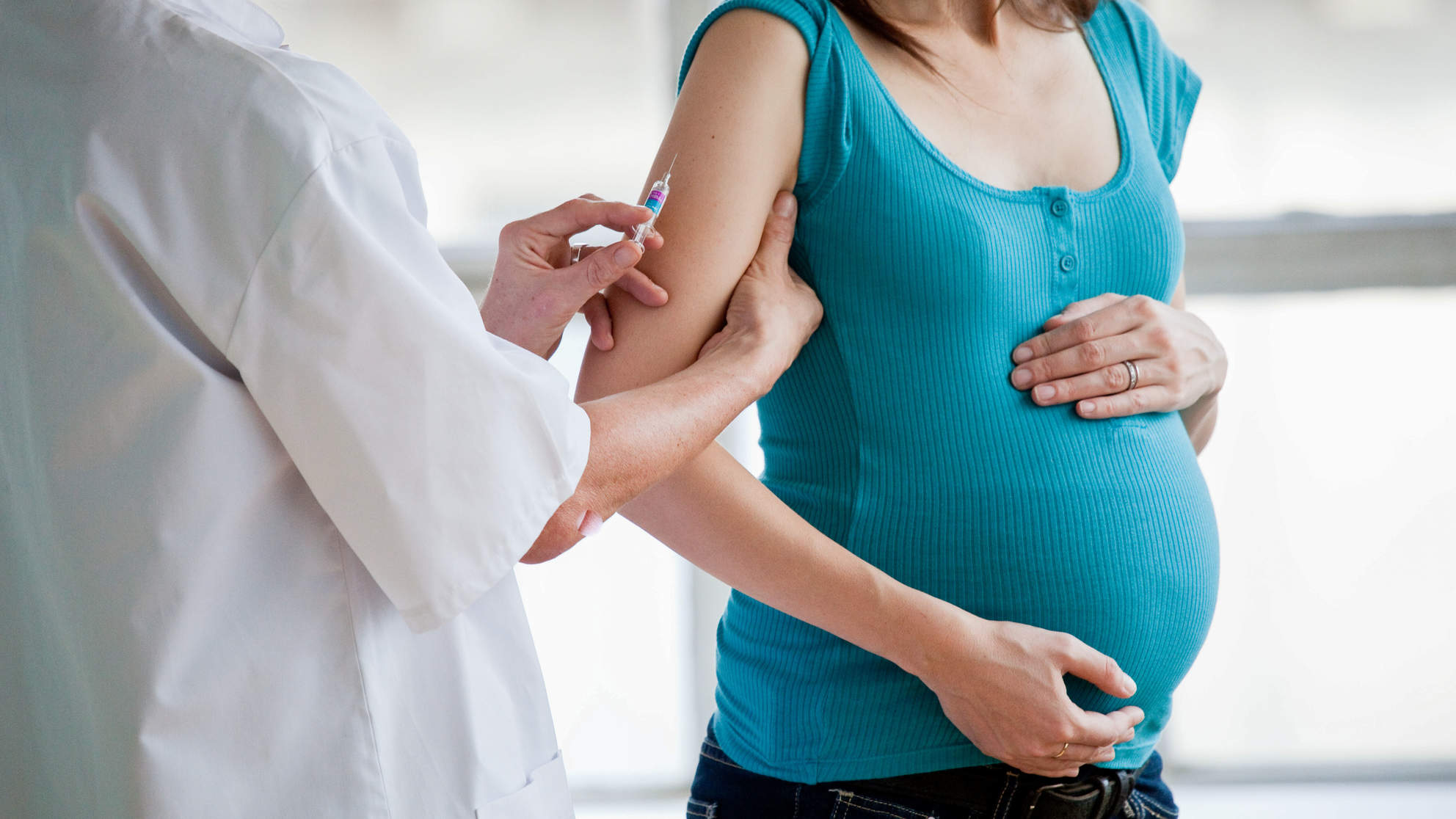 Безопасно ли делать прививки во время беременности?