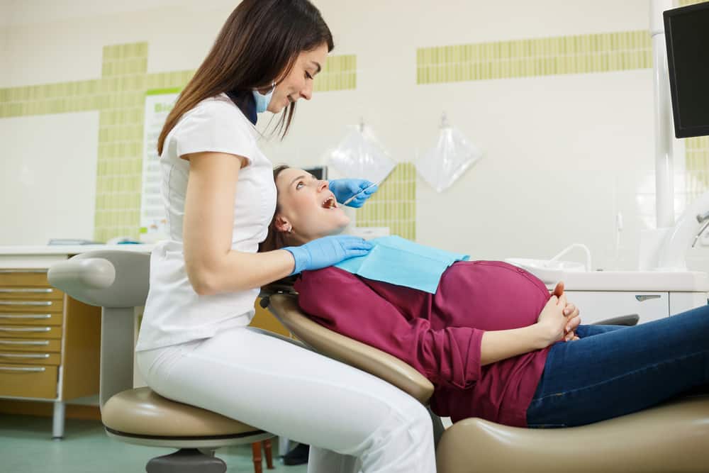 Is het veilig om tandextractie te hebben terwijl je zwanger bent? Hier is waar je op moet letten