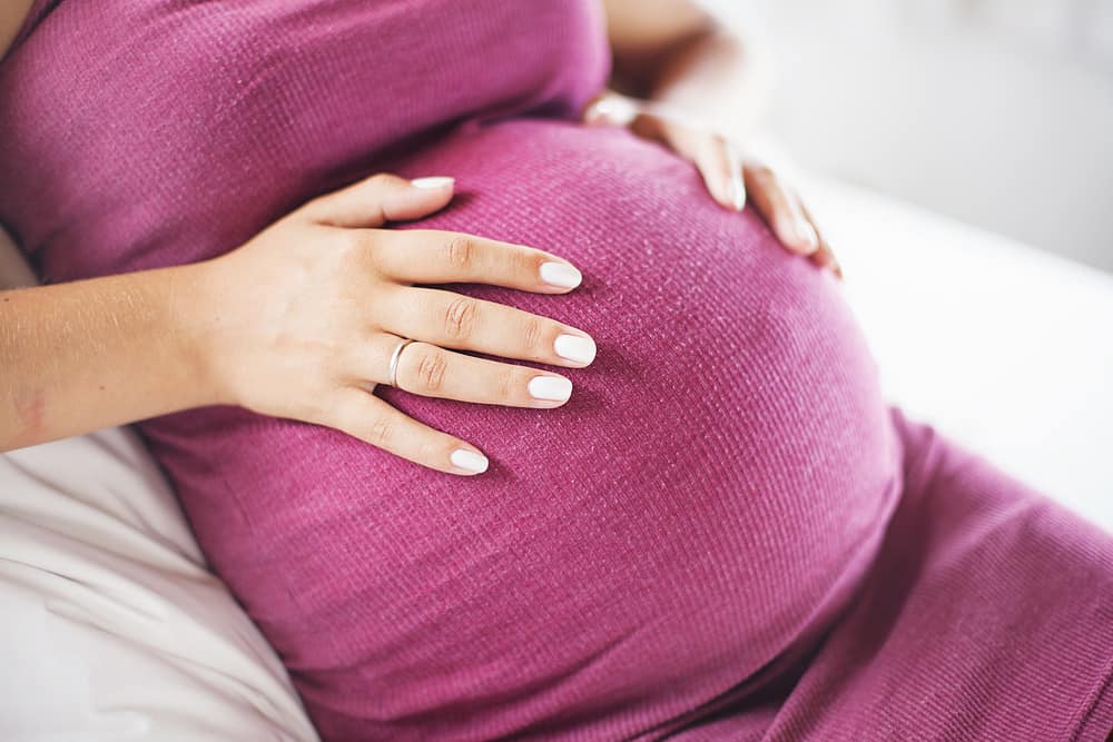 임신 중 부은 손가락을 극복하기 위한 9가지 팁