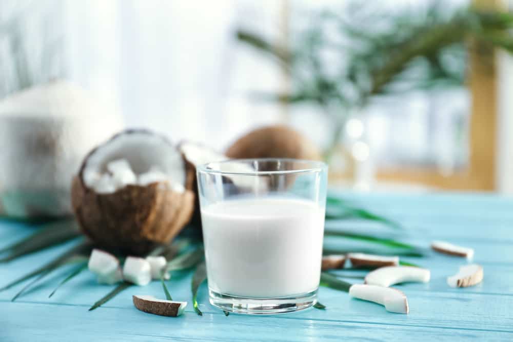 ¿Pueden las mujeres embarazadas comer leche de coco?