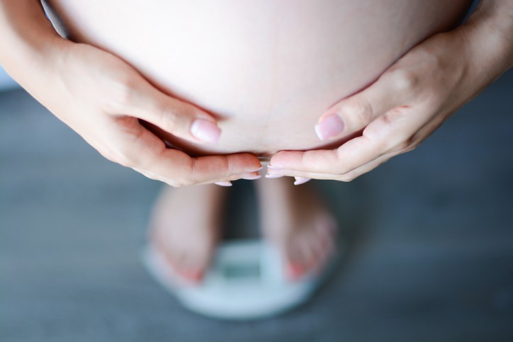 산모가 임신 전 뚱뚱한 경우 발생할 수 있는 위험