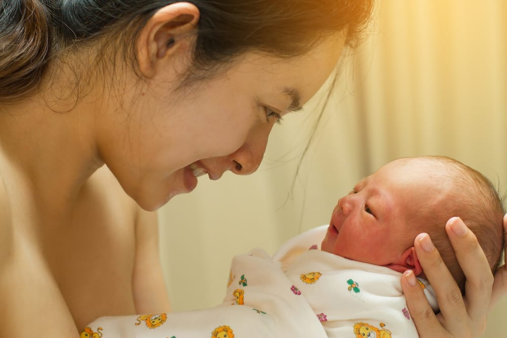 출산 후 여성이 겪을 수 있는 6가지 문제