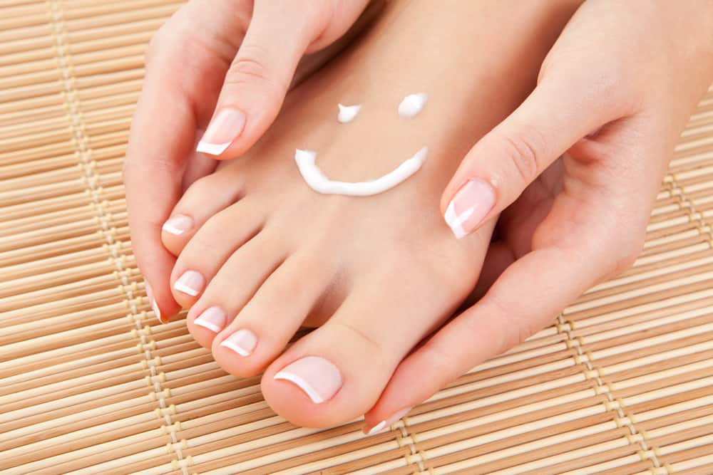 4 способа избавиться от пожелтения ногтей на ногах и предотвратить его повторное появление