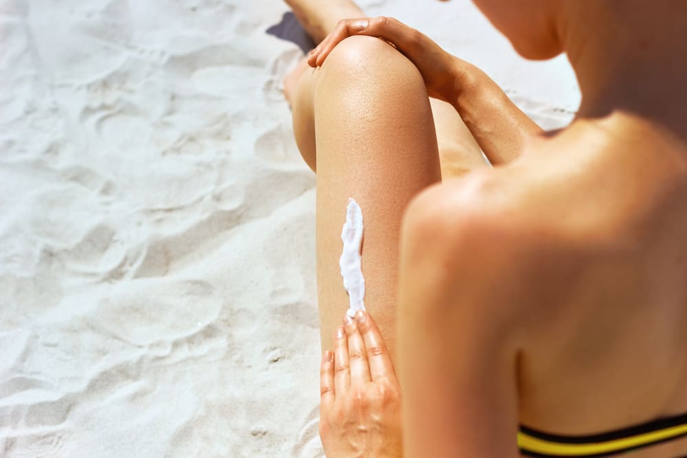 6 falsche Möglichkeiten, Sonnencreme zu verwenden, die die Haut sogar brennen lässt
