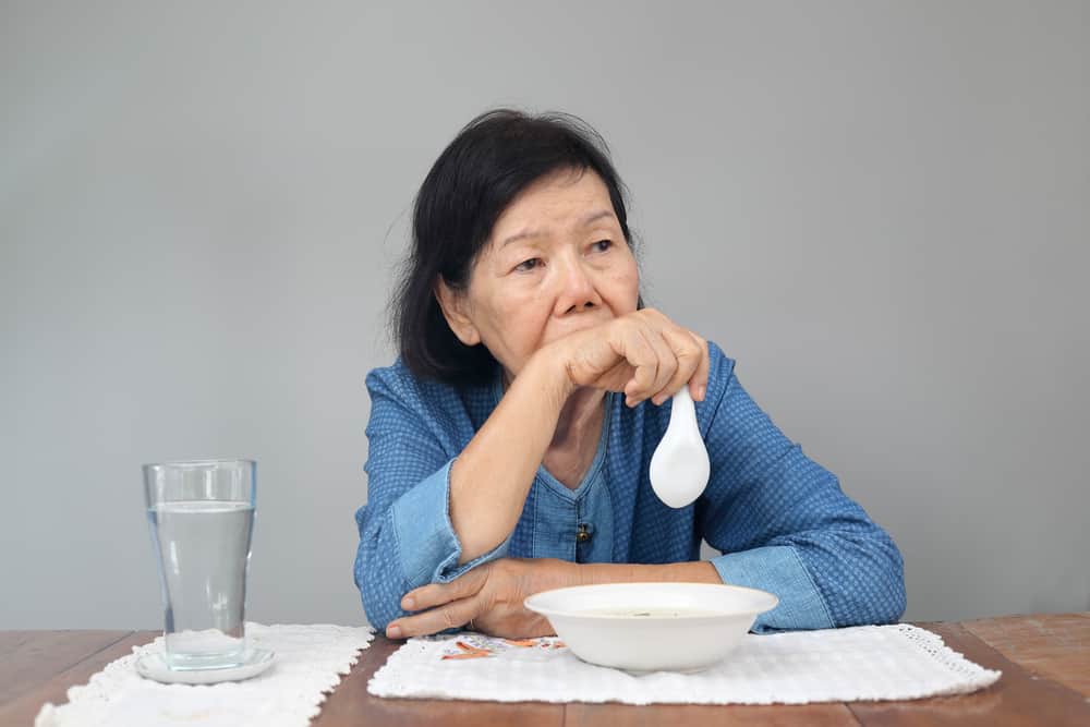 노인들은 보통 식욕이 없는 이유는 무엇입니까?