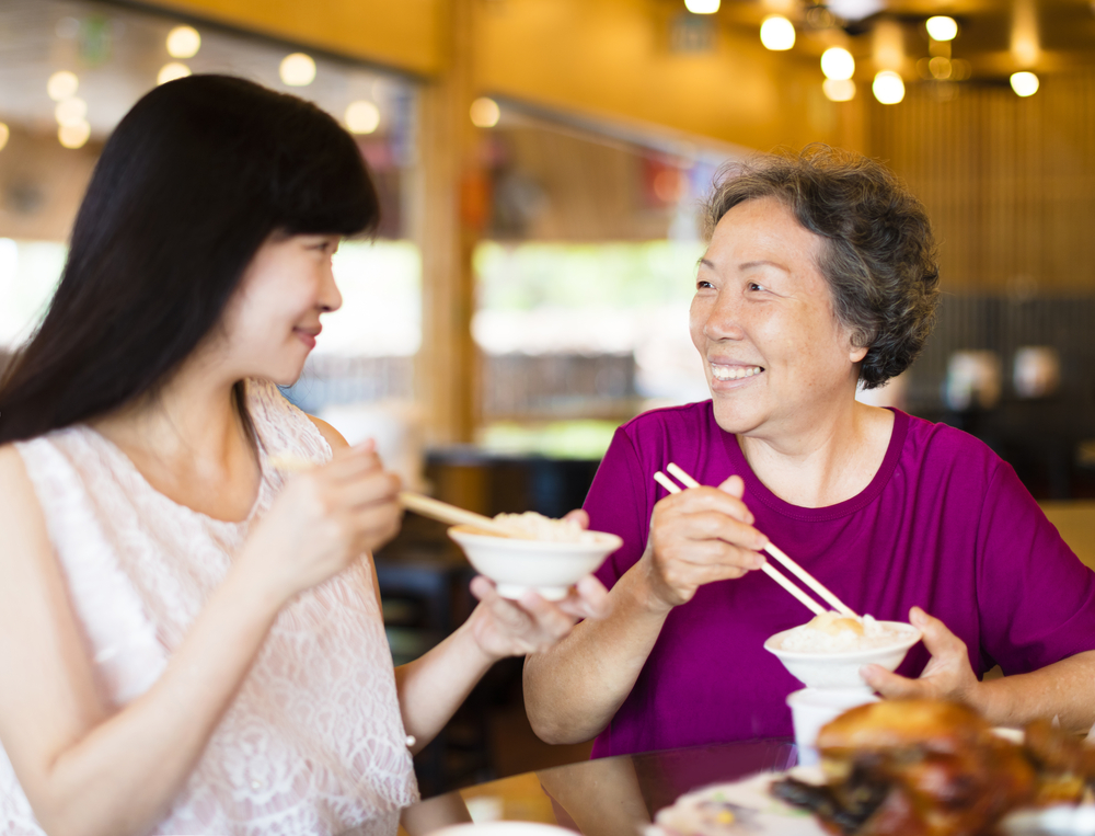 Hier finden Sie eine Auswahl an Speisen für ältere Menschen, die Schwierigkeiten beim Essen haben, sowie Tipps, um sie zu überzeugen