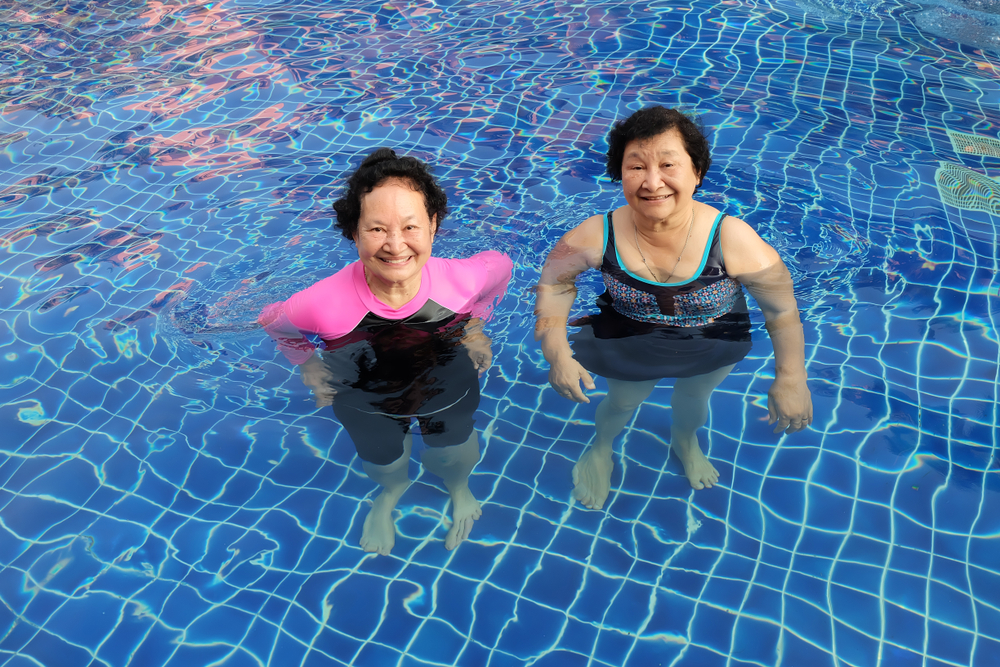 6 Dinge, die ältere Menschen vor dem Schwimmen vorbereiten müssen, um sicher zu bleiben