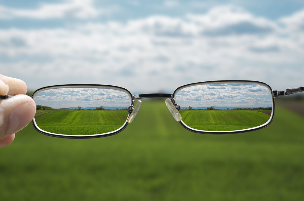 10 Ursachen für verschwommene Augen, von Kurzsichtigkeit bis zur Netzhautablösung