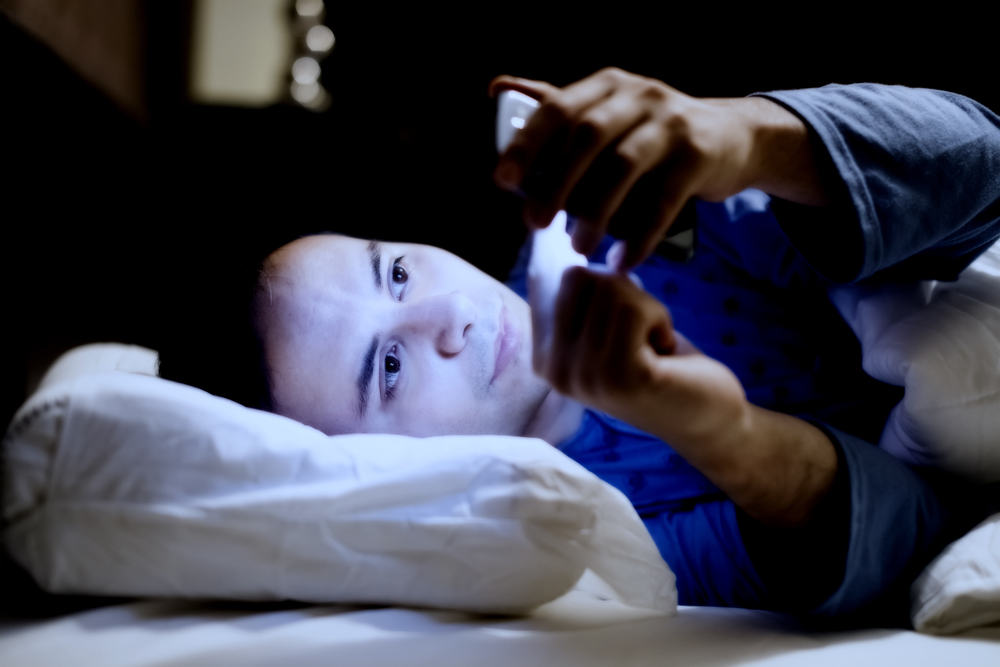 4 peligros causados ​​por la exposición a la luz azul de las pantallas de los dispositivos