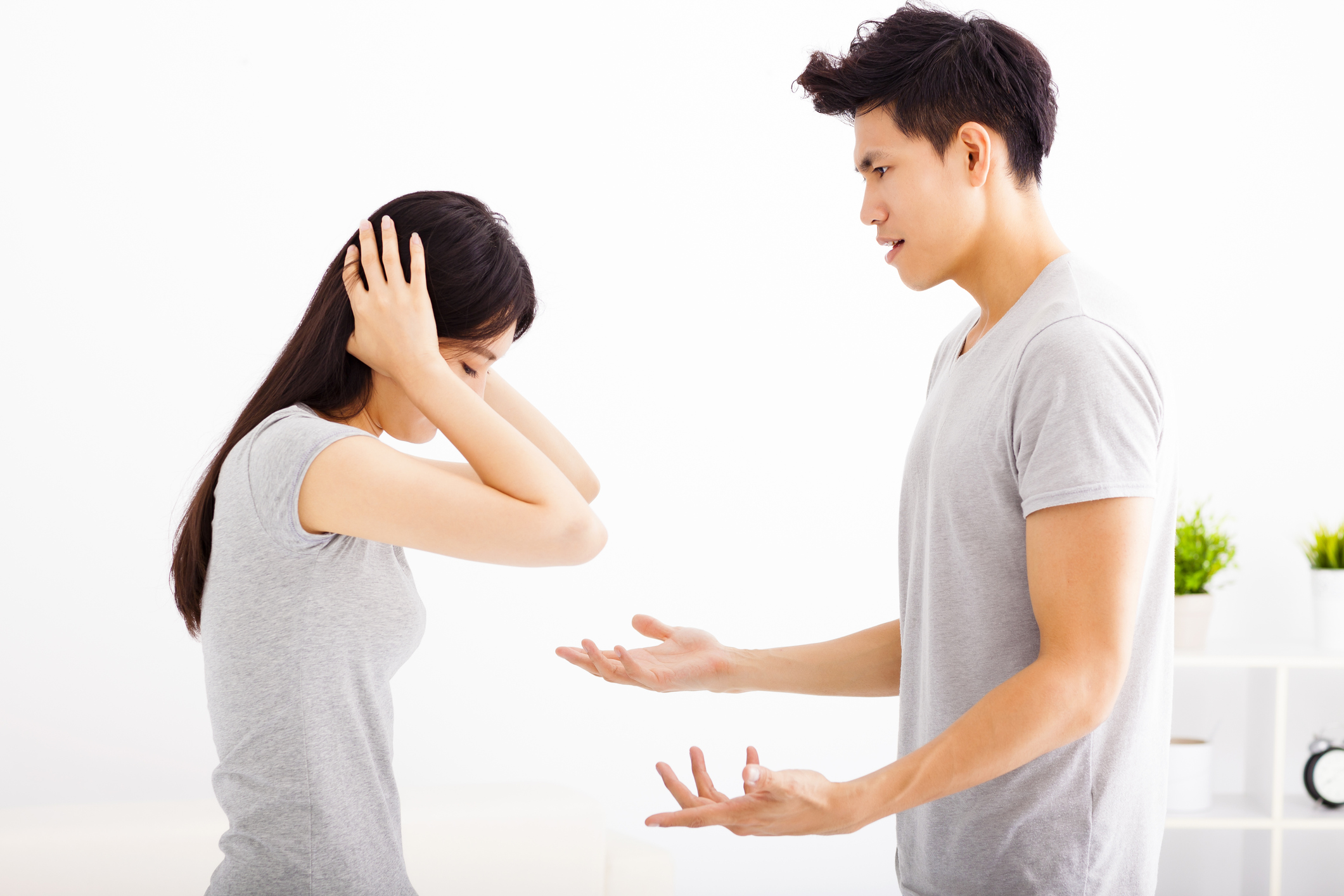 12 Arten von verbalen Gewalt, die Sie möglicherweise erlebt oder begangen haben