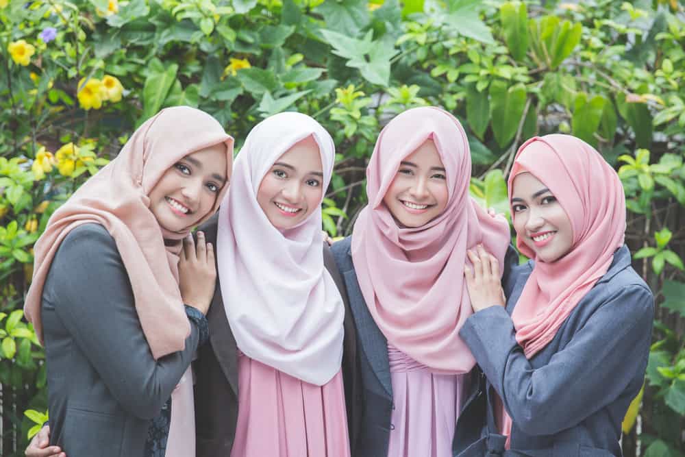 Warum sehen die meisten Frauen mit Hijabs gleich aus?