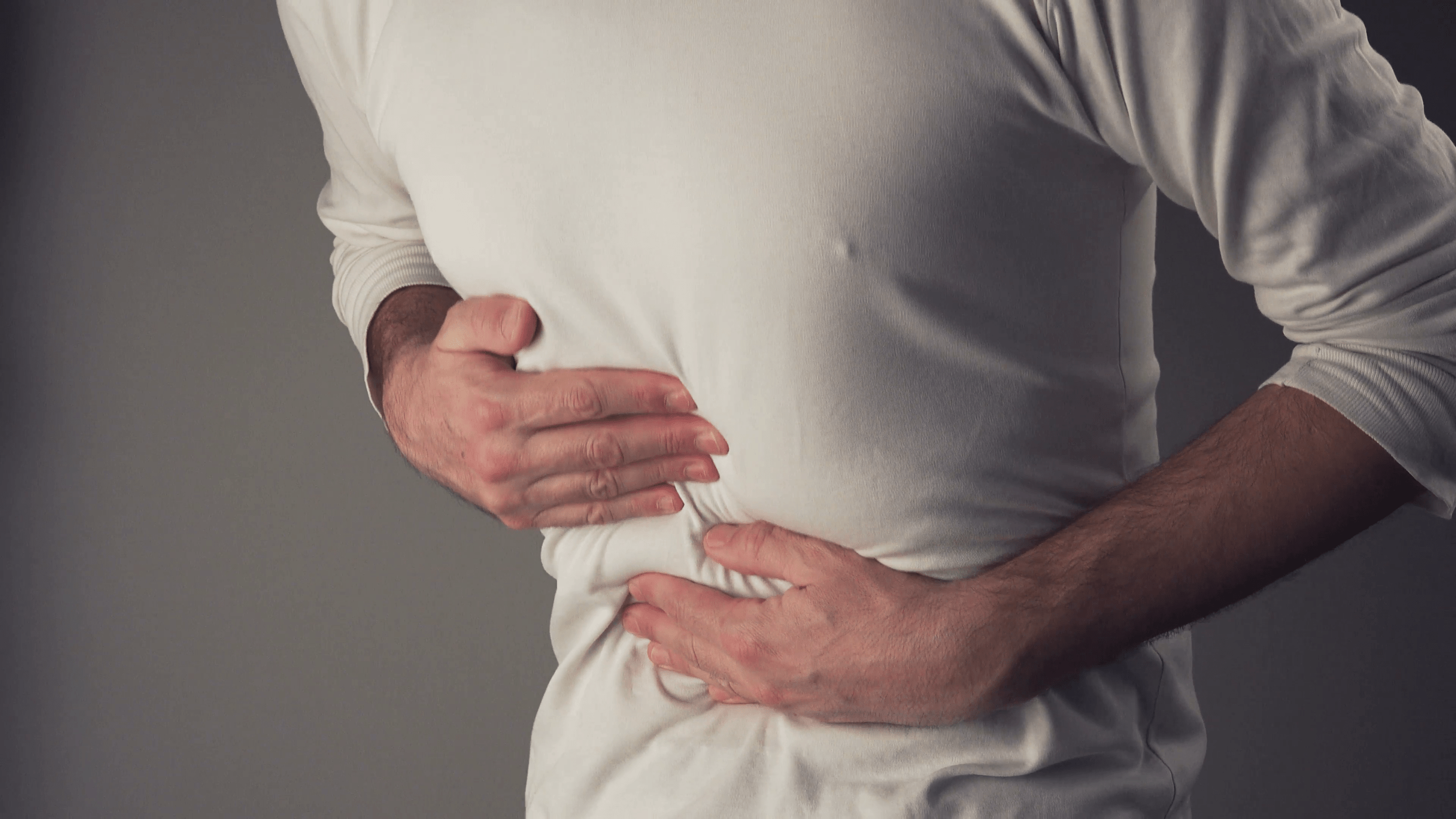 Anzeichen für starke Magenschmerzen, die in die Notaufnahme gehen müssen