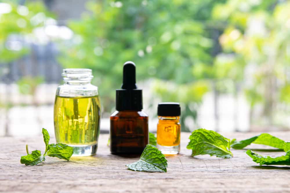 8 natürliche ätherische Öle, die Sie zur Behandlung von Husten ausprobieren können