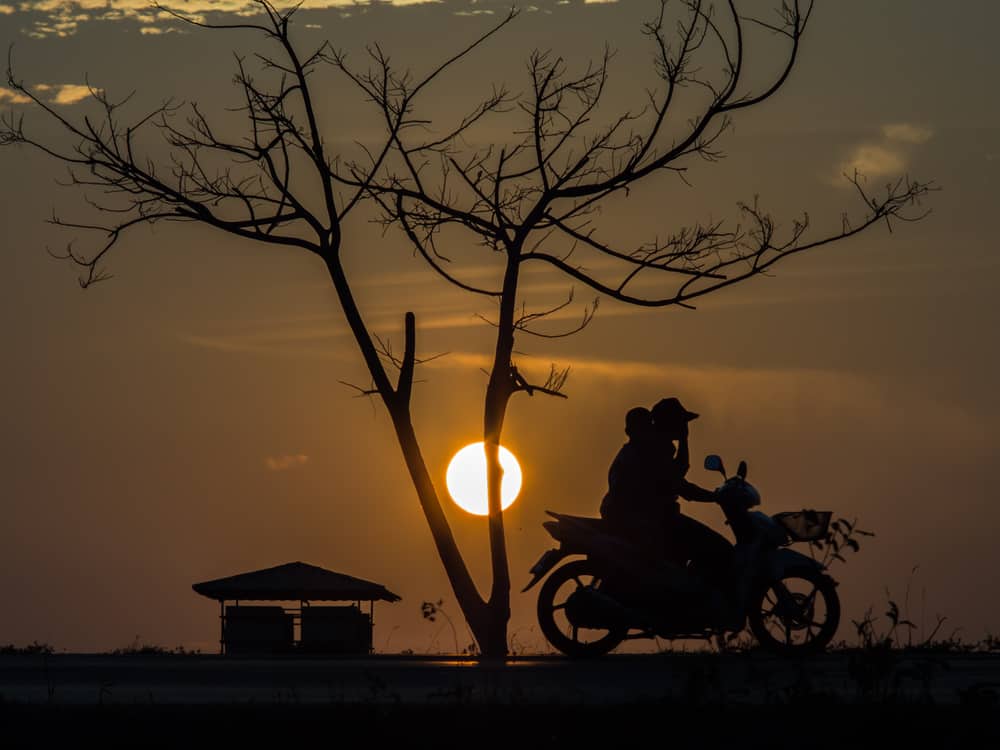 Varios problemas de salud que pueden aparecer si le gusta andar en motocicleta de noche