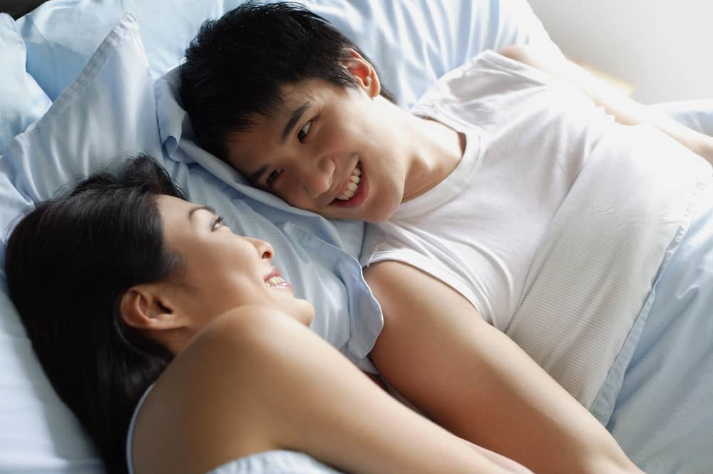 6 Vorteile von Sex am Morgen, plus Tipps für den Erfolg