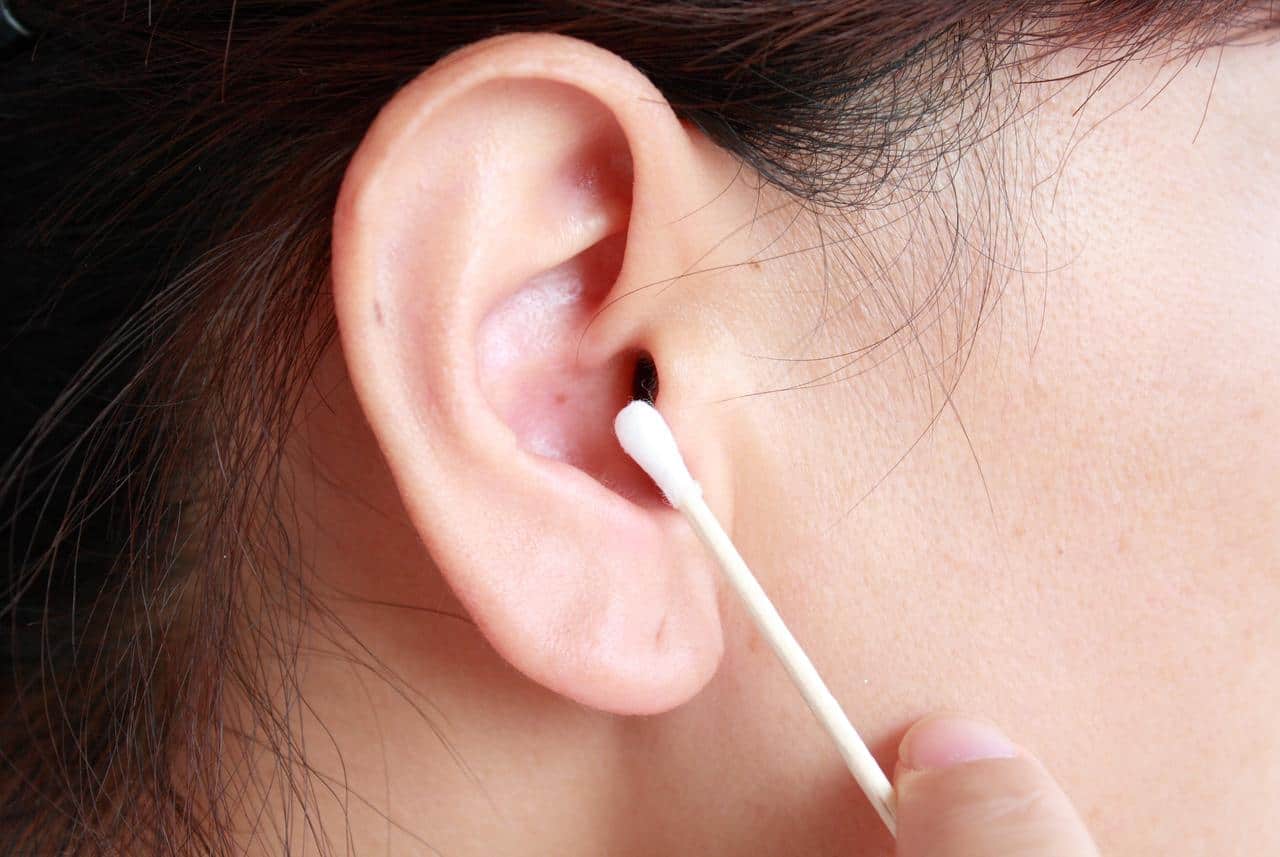 3 cosas que no debes hacer cuando tus oídos reciben agua