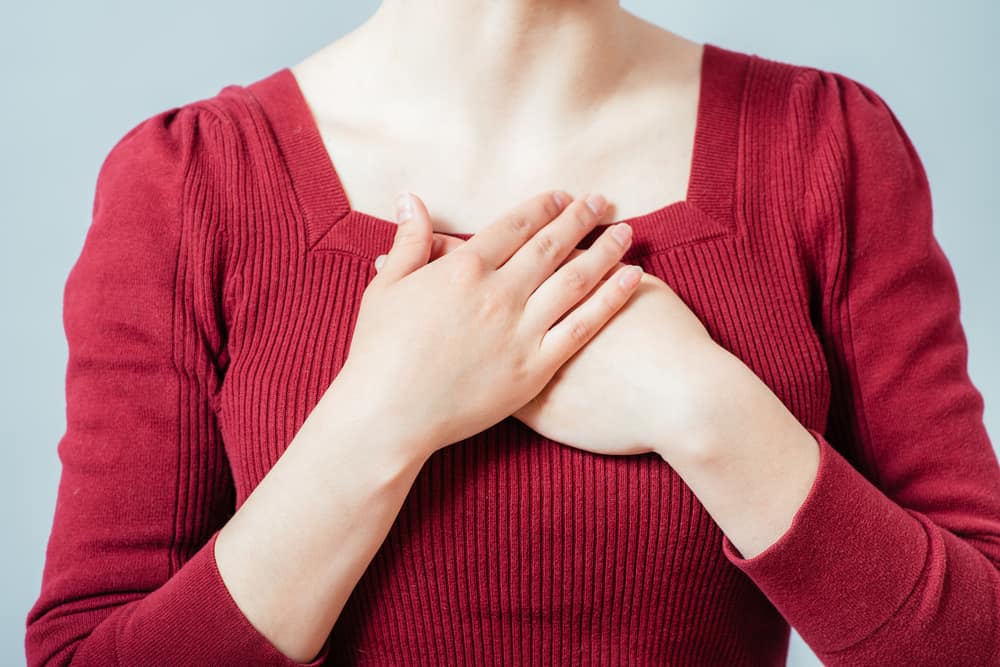 Не игнорируйте красные пятна на груди, эти 5 заболеваний могут быть причиной