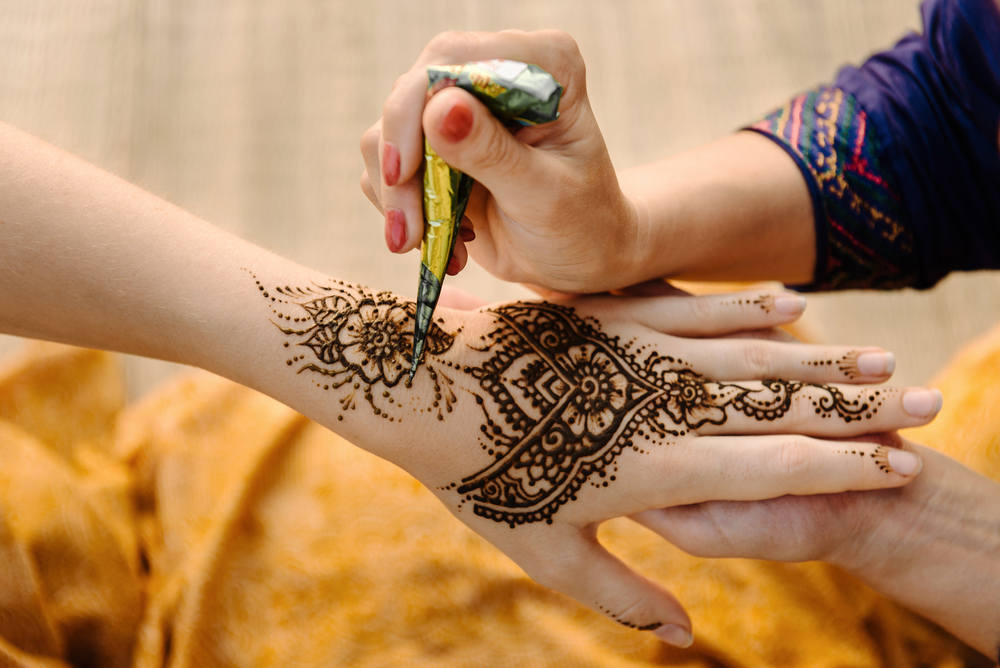 ¿Los tatuajes de henna son realmente seguros para tu piel?