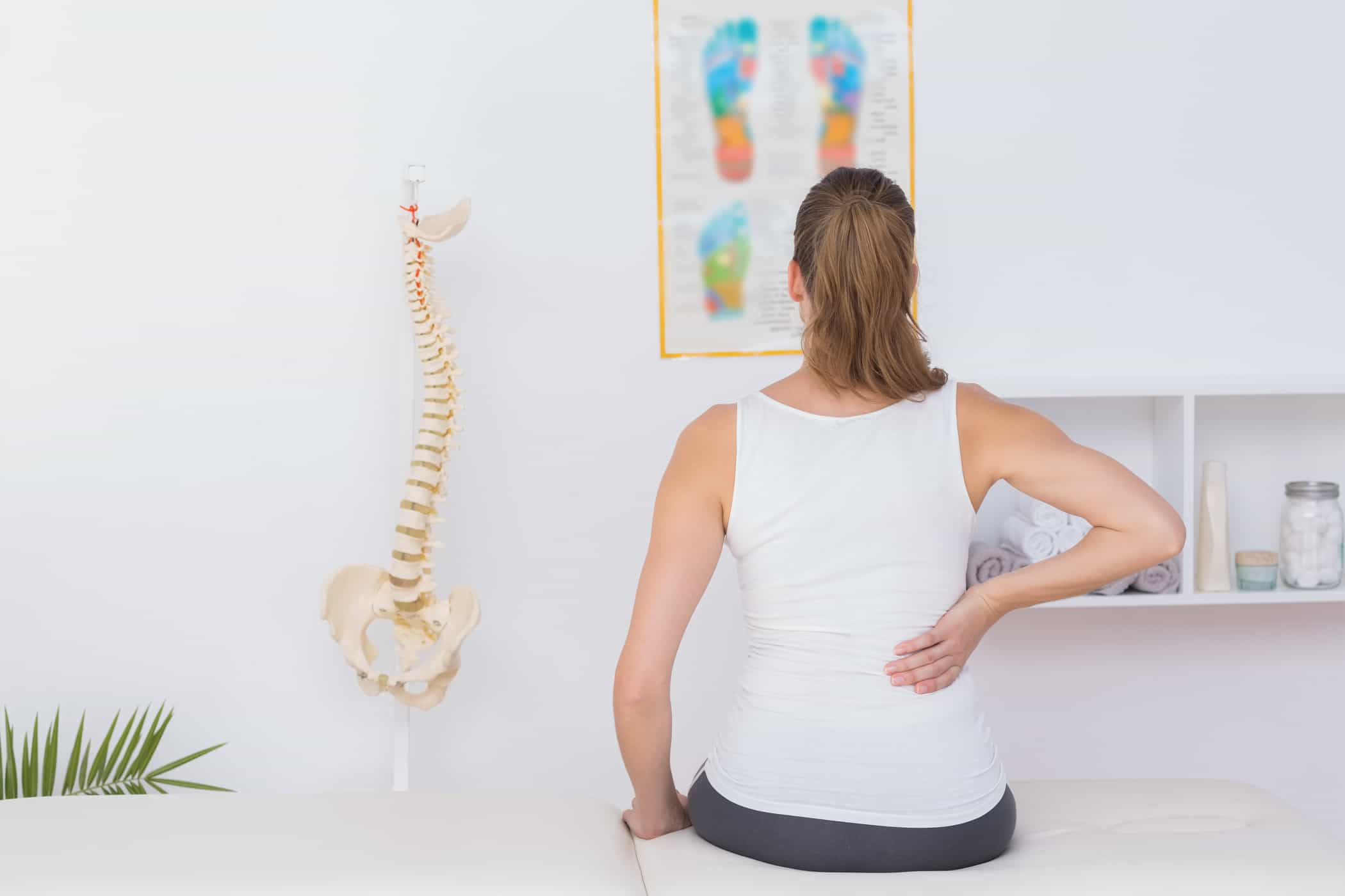 4 causas de dolor de espalda al respirar, más formas efectivas de superarlo