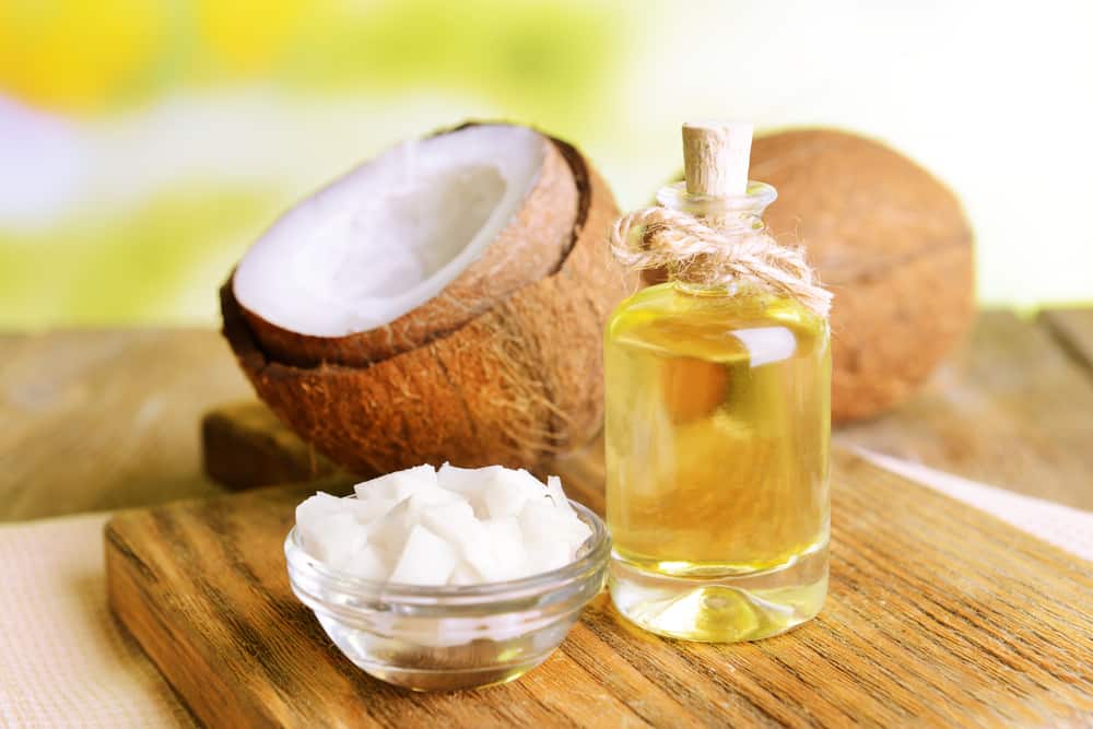 음식과 음료에 코코넛 오일을 사용하는 4가지 건강한 방법