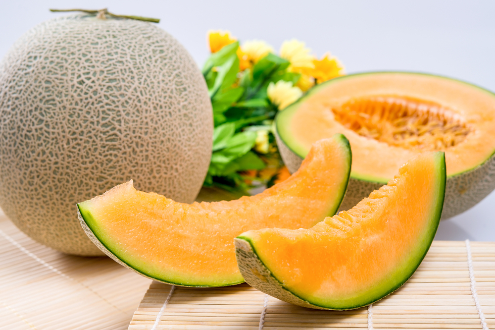Peeling 7 Vorteile von Orangenmelone (Cantaloupe) für die Gesundheit