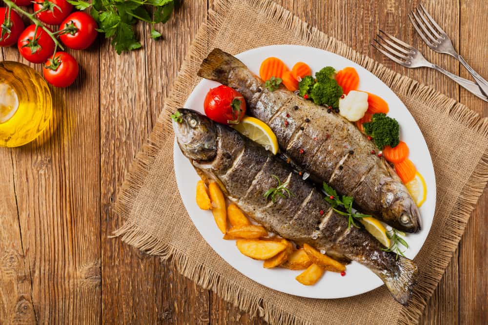 영양소를 잃지 않도록 생선을 요리하는 5가지 건강한 방법