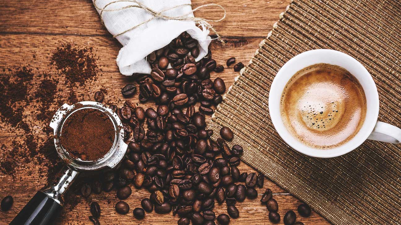 갈은 커피와 펄프가 없는 커피: 어느 것이 더 건강합니까?