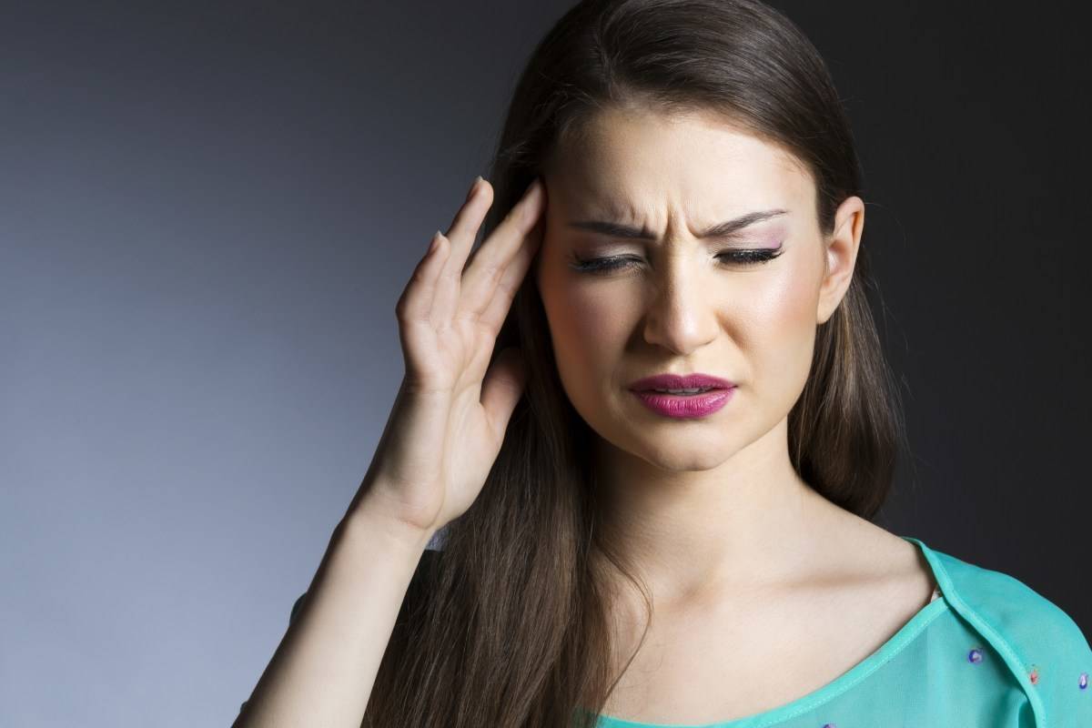 4 Hauptursachen für Kopfschmerzen bei Frauen aufgrund von Hormonen