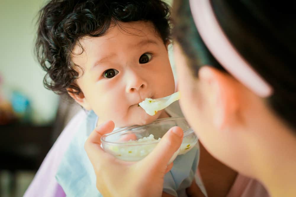 Cuando haya comenzado MPASI, este es el horario de alimentación para bebés menores de 6 meses
