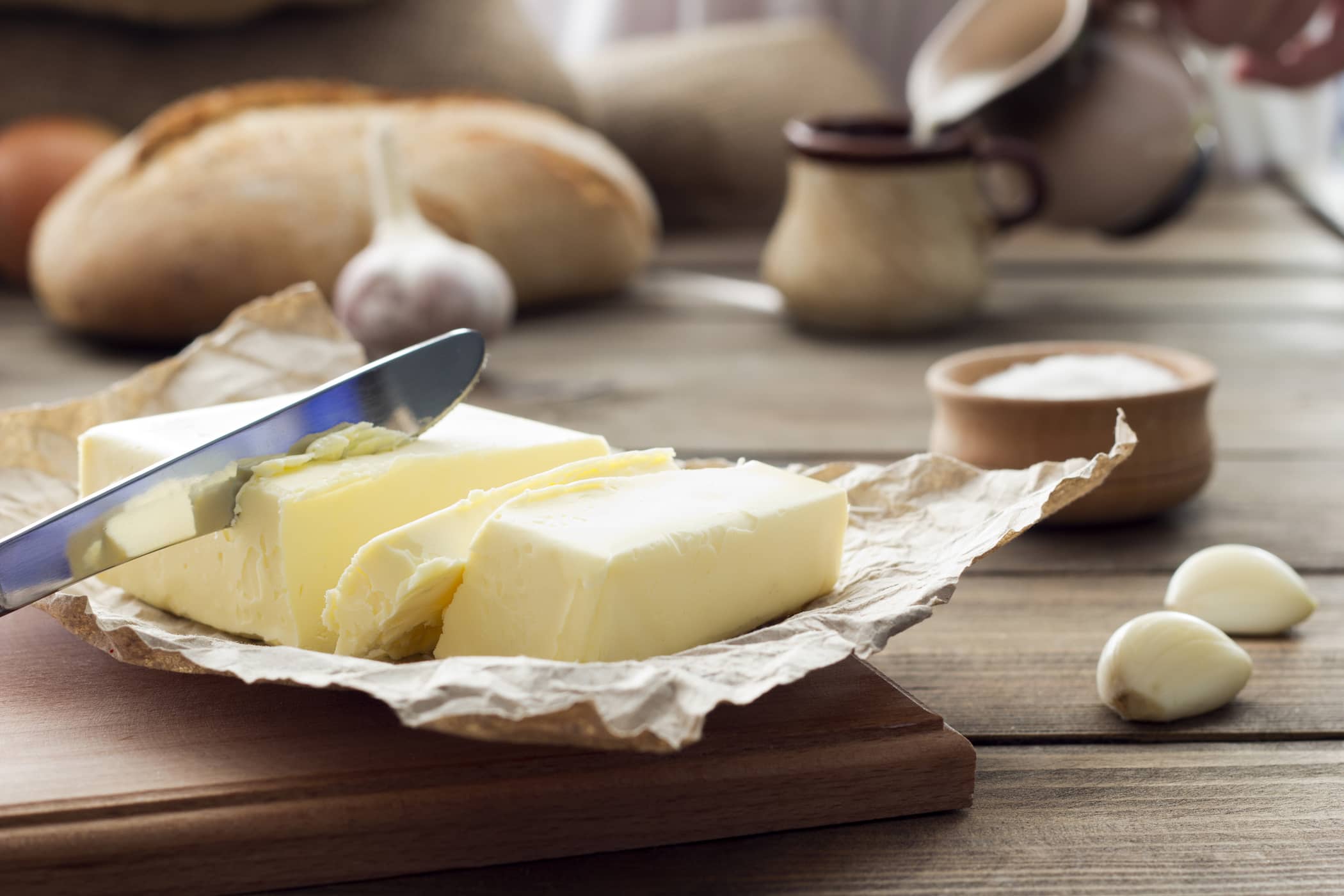 Что полезнее между маслом и маргарином?