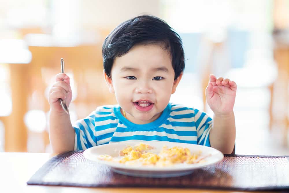 Alimentos sólidos para bebés de 10 meses, ¿qué deben entender los padres?