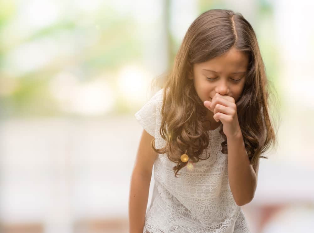 ¿El niño tose hasta que vomita? Esta es la causa