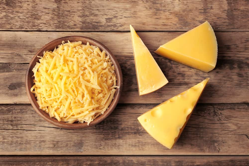 아기는 몇 살부터 치즈를 먹을 수 있습니까?