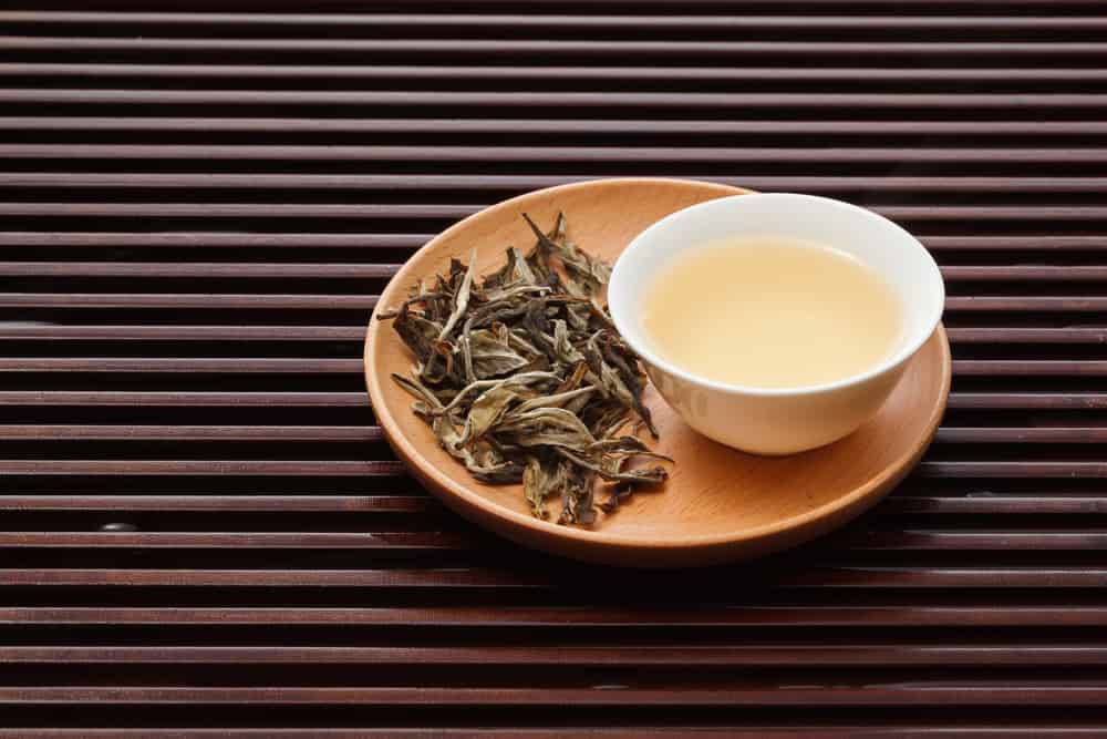 8 reichhaltige Vorteile von weißem Tee für die Gesundheit Ihres Körpers