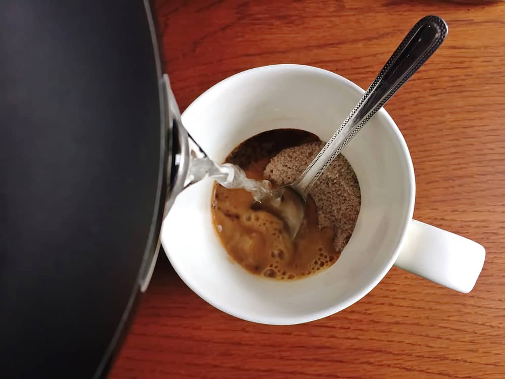 인스턴트 커피를 자주 마십니까? 건강에 미칠 수 있는 영향 알기