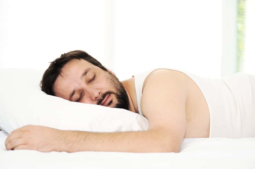 Seien Sie vorsichtig, dies sind 3 Gefahren des Schlafens auf dem Bauch für die Gesundheit