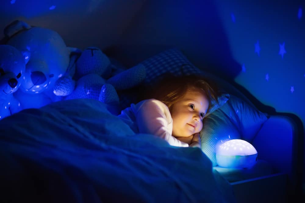Stimmt es, dass ein blauer Lichtschläfer besser schlafen lässt?