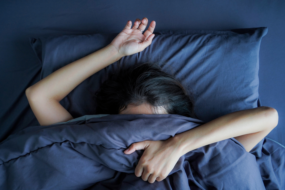 자, 잠자는 사람들을 깨우는 4가지 효과적인 방법을 알아보세요.
