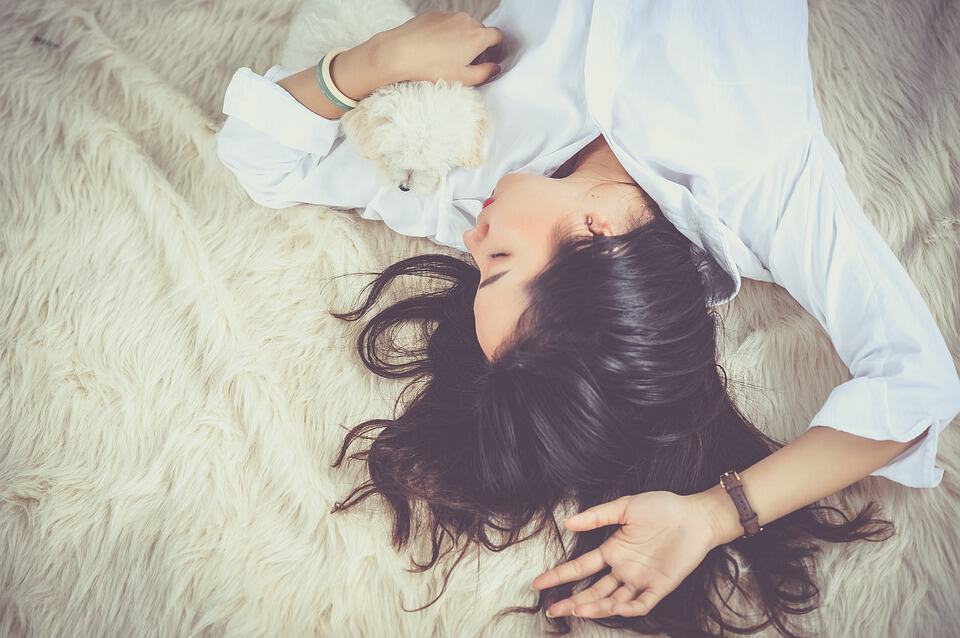 4 Wege, damit Sie beim Schlafen nicht mehr im Delirium sind